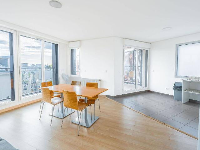 Duplex 4 pièces meublé avec balcons — Saint Denis, rue de Bailly