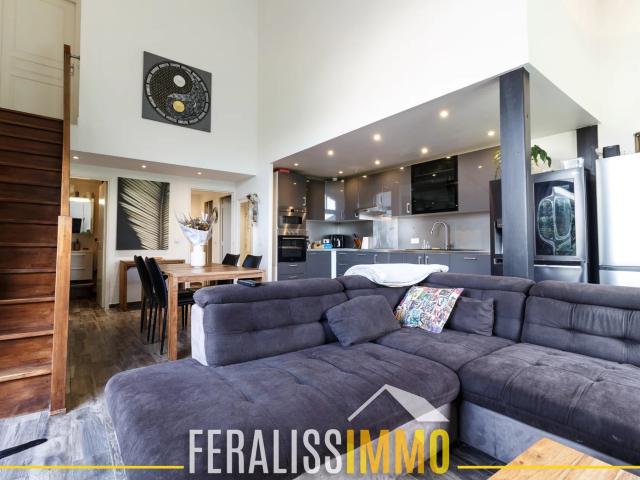 Duplex 90m2, terrasse, cave et box voiture