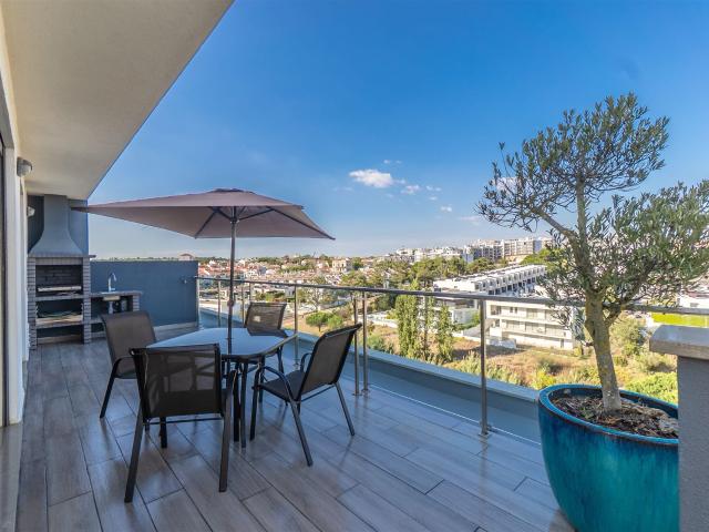 Duplex com terraço! a 5 minutos das praias! Quinta de Santa. 104m² Charneca De Caparica