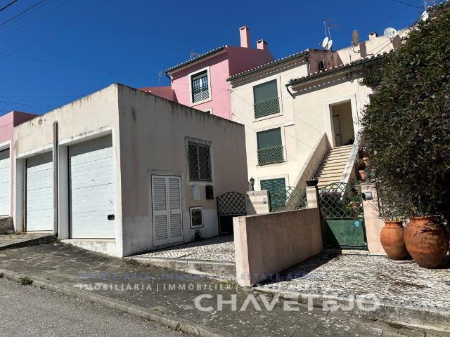 Duplex com 2 garagens e pátio com churrasqueira a poucos min. 0m² Tomar São João Baptista