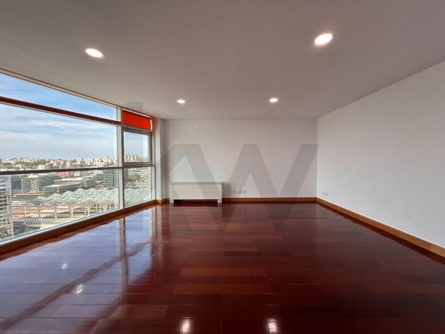 Duplex com 2 quartos no 23.º andar com vista panorâmica Avenida do Indico