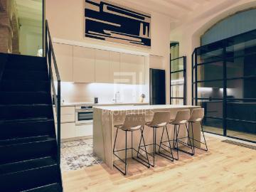 Dúplex con encanto histórico y diseño contemporáneo junto a la Plaza de la Mercè