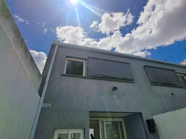 Duplex con patio en alquiler, dos dormitorios y cochera