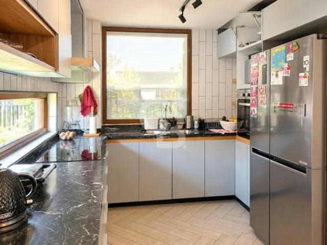 Dúplex con patio privado – Colegio Los Alerces | 4 dormitorios por 14200.00 en Lo Barnechea