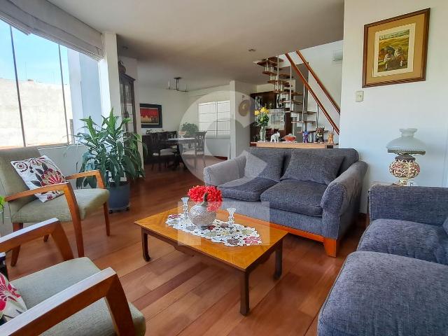 Dúplex con Terraza, Parrilla y Vista Abierta en Surco