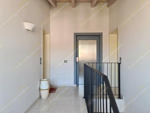 DUPLEX CON TERRAZZO AL PIANO ULTIMO, VILLAGGIO ARTIGIANO