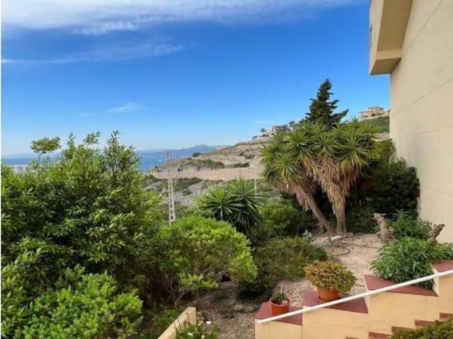 DUPLEX CON VISTAS ESPECTACULARES AL MAR Y LA MONTAÑA
