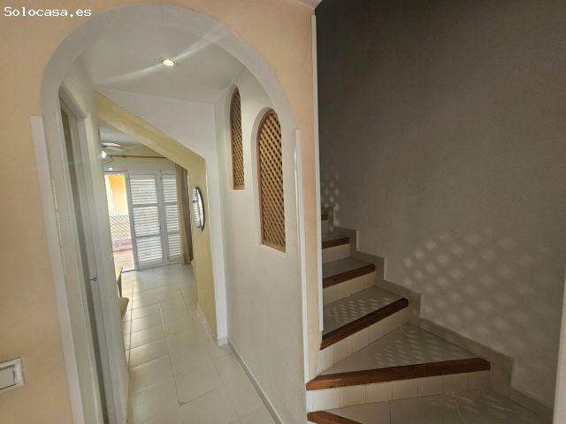 DÚPLEX CON 3 DORMITORIOS, GARAJE Y PATIOS A 700 METROS DE LA PLAYA – SANTIAGO DE LA RIBERA
