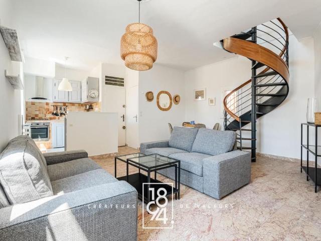 DUPLEX CASSIS 13260 AU CŒUR DU VILLAGE À 1 MINUTE DU PORT