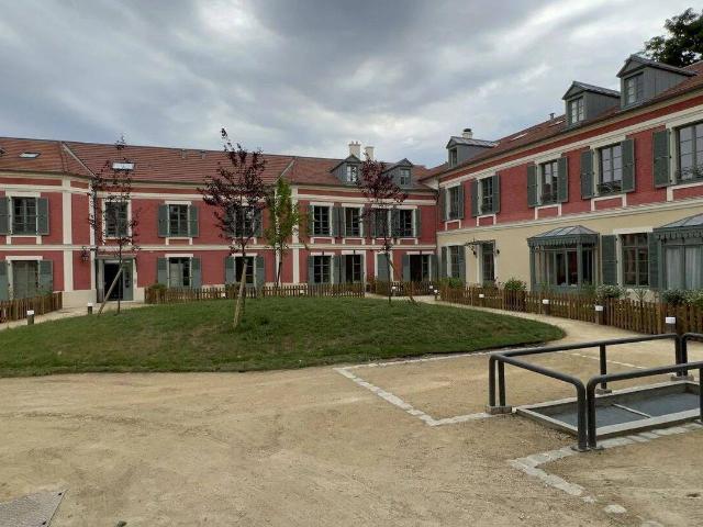 Duplex centre ville proche RER