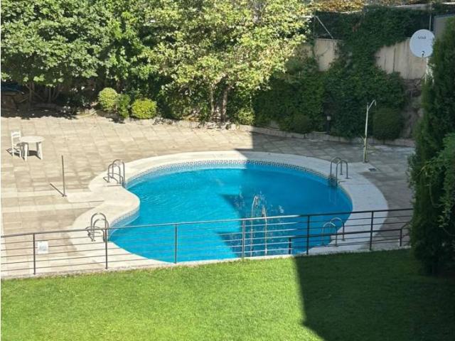 DUPLEX CENTRICO CON PISCINA Y ASCENDOR