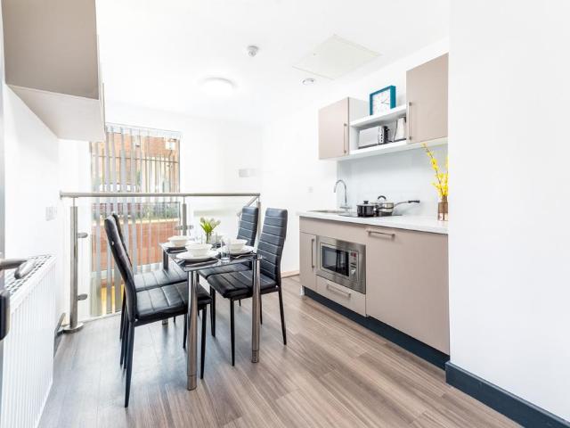 Duplex, Chapel Street, LU1 5FT Studio to rent £850 pcm £196 pw