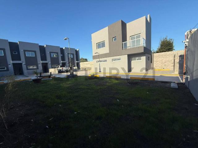 Casa en alquiler. Calle 15 entre 75 y 76