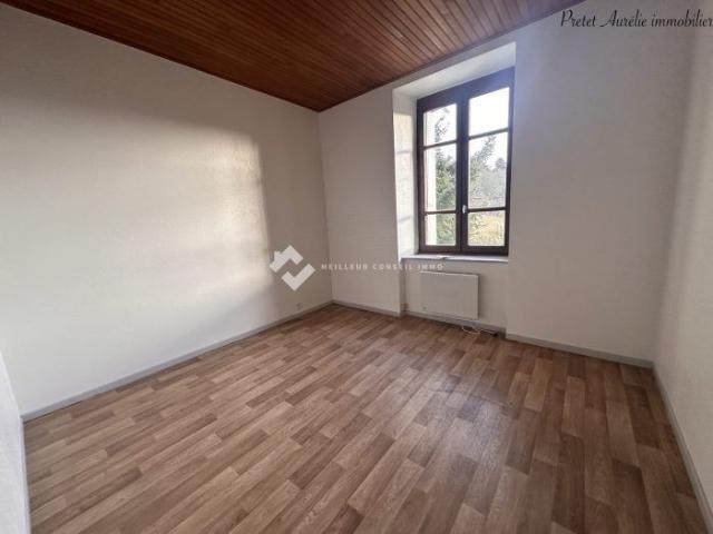 Duplex à louer, 4 pièces Neussargues en Pinatelle 15170