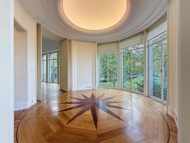 Duplex à louer à Avenue Louise 372 Ixelles