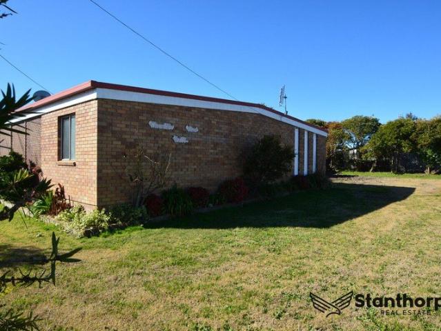 DUPLEX A RARE FIND IN STANTHORPE FULLY TENANTED