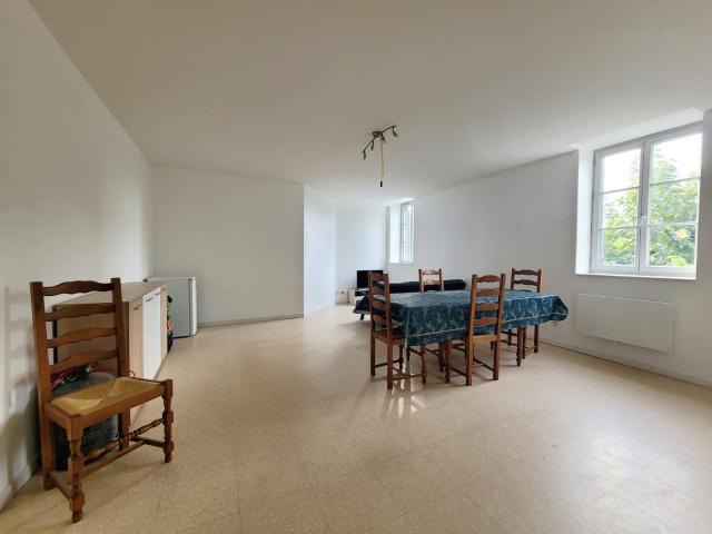 Duplex A Saisir En Hyper Centre Avec Stationnement Privatif 73m² Jassans Riottier