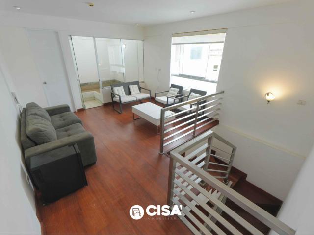 Dúplex Amoblado en Alquiler – Calle Porta, Miraflores | Terraza y 2 Cocheras