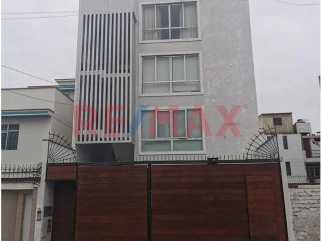 Dúplex Amplio 237 M2 + 2 Cocheras – San Miguel Las Leyendas