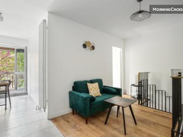 Duplex apart downtown with parking