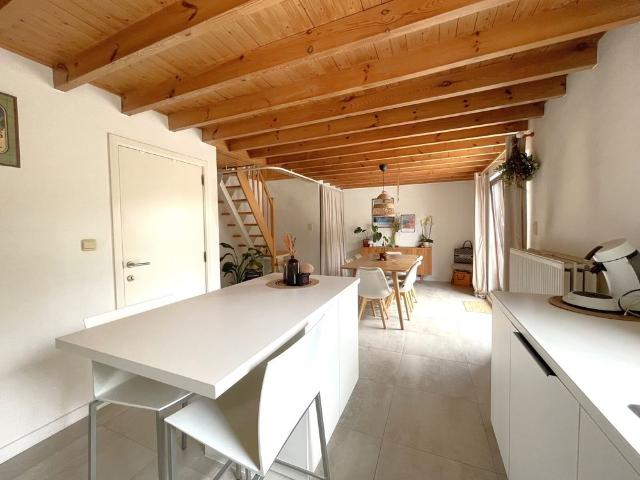 DUPLEX APPARTEMENT MET 2 SLAAPKAMERS EN RUIM ZUID TERRAS