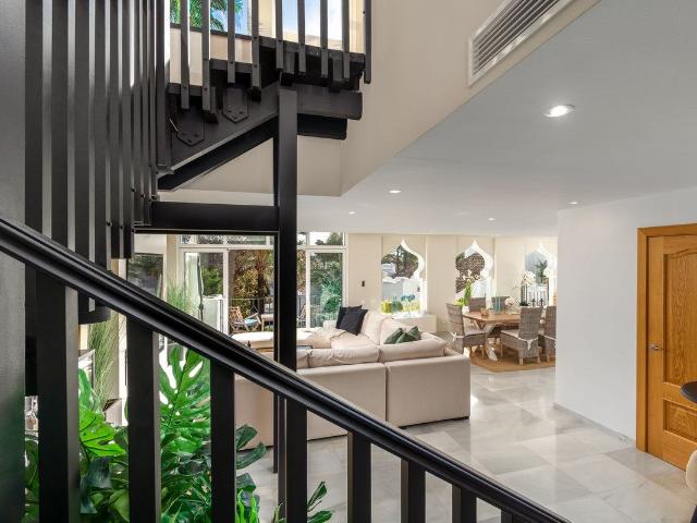 Duplex ático bien situado en Puerto Banús 140m² Puerto Romano