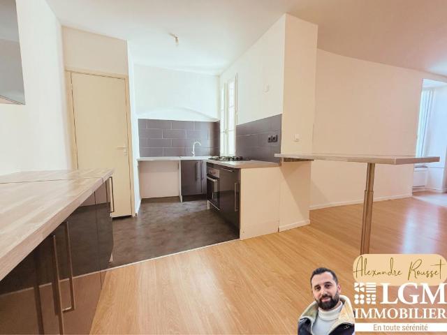 DUPLEX avec terrasse – 64,7 m² – La Calmette secteur place du marché/église