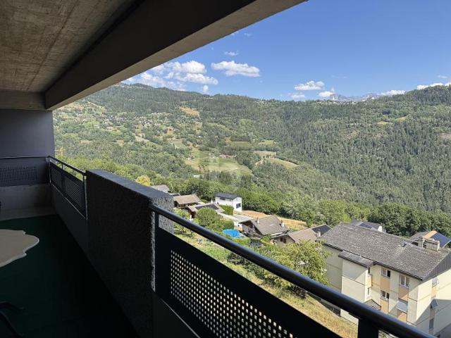 ATTIQUE AVEC BALCON ET GRENIER AMÉNAGEABLE