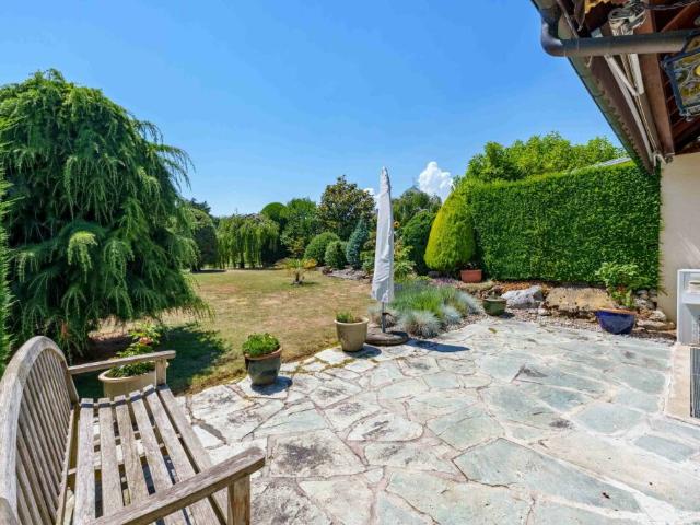 Duplex avec grand jardin