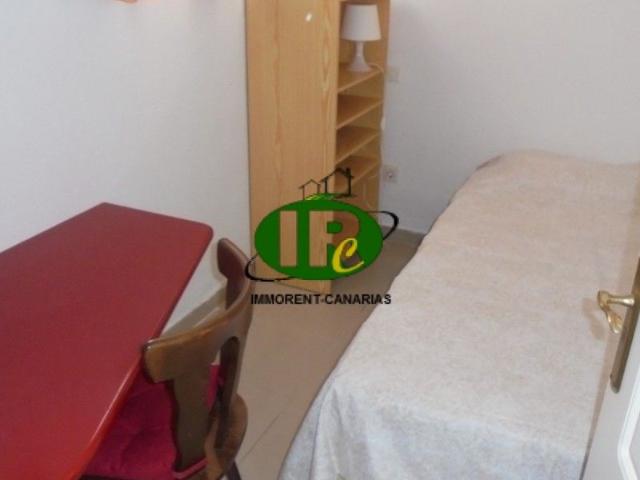 Duplex Bungalow mit 2 Schlafzimmern und 1 Badezimmer auf 65 qm Wohnfläche in Playa del Ingles zu vermieten