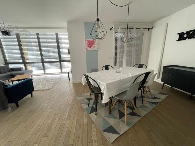 Duplex Gennevilliers 107 m2 with incredible view. 7 min metro. Air conditioning