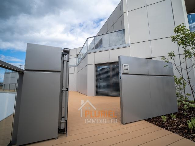 Duplex d’exception de 285m²avec terrasse panoramique de 315 m² au cœur de Strasbourg Joli 4 pièces 114.4m² Quartier Gare à STRASBOURG Exceptionnel 2 pièces meublé en Hypercentre de Strasbourg Magnifique 3 pièces 41.1m² meublé à la Krutenau Magnifique cham