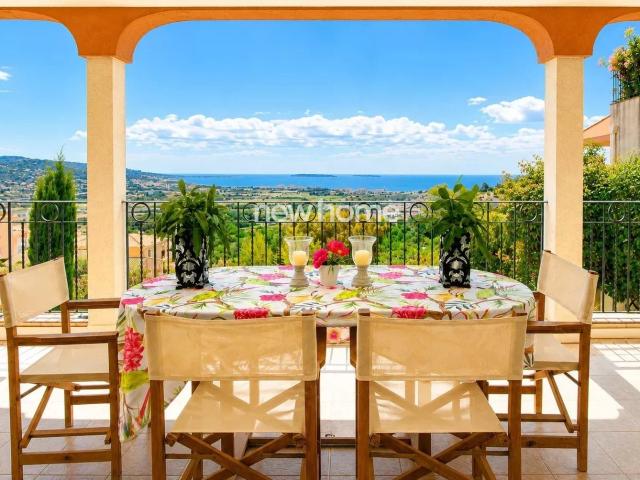 Duplex d'exception avec piscine privée et vue panoramique su. 144m² Mandelieu la Napoule