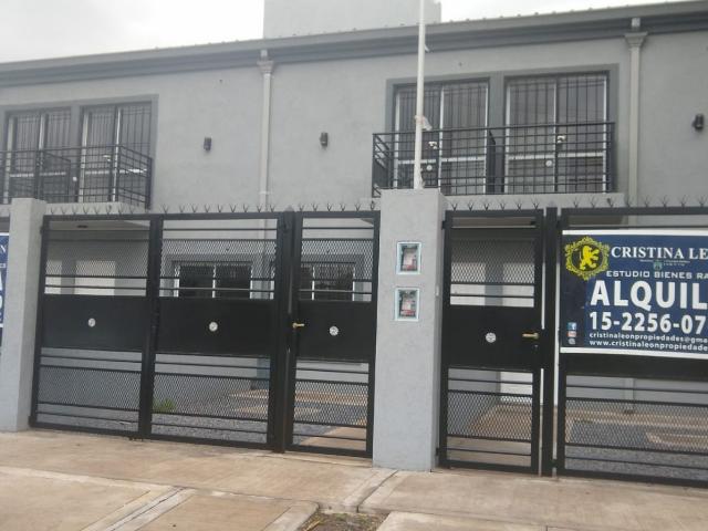 DUPLEX DE 3 AMB. C/ ENTRADA DE AUTO Y PATIO
