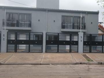 DUPLEX DE 3 AMB. C/ ENTRADA DE AUTO Y PATIO