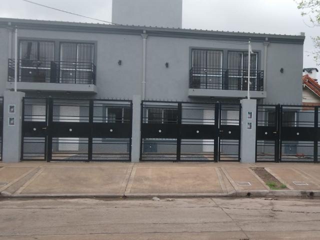 DUPLEX DE 3 AMB. C/ ENTRADA DE AUTO Y PATIO