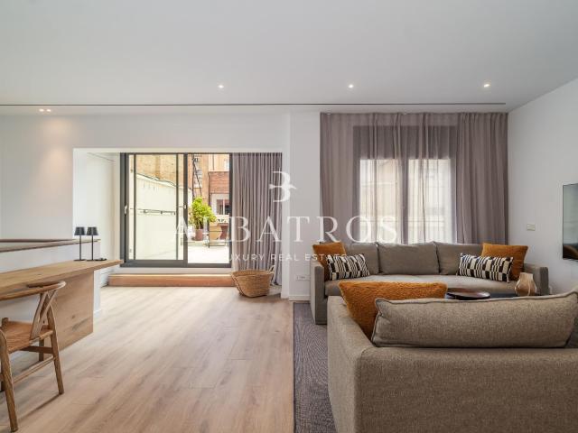 Elegante dúplex de diseño en alquiler en Gràcia con terraza y acabados de alta gama