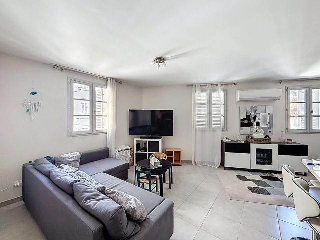 Duplex de 95.92 m2 avec Terrasse et Double Garage, Coeur Histo