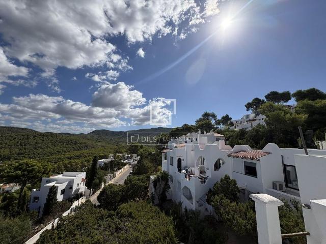 Dúplex de 1 dormitorio con vistas espectaculares y terraza privada en Cala Vadella