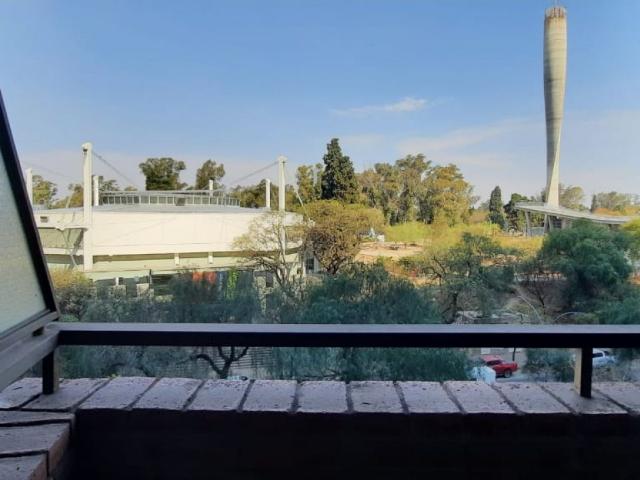 Duplex de 1 Dormitorio y Medio Amoblado con Doble Balcon Frente al Parque Sarmiento Nueva Cordoba
