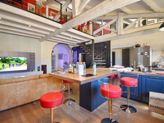 Duplex de 266m² avec terrasse au coeur de Pézenas