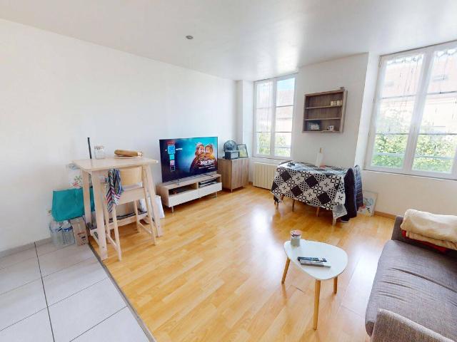 Duplex de 38m2 situé en centre village avec parking