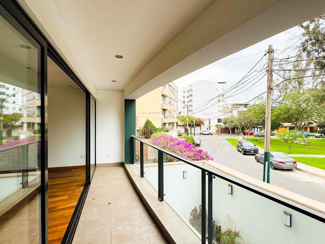 Duplex de 4 dorm frente a Parque en Surco