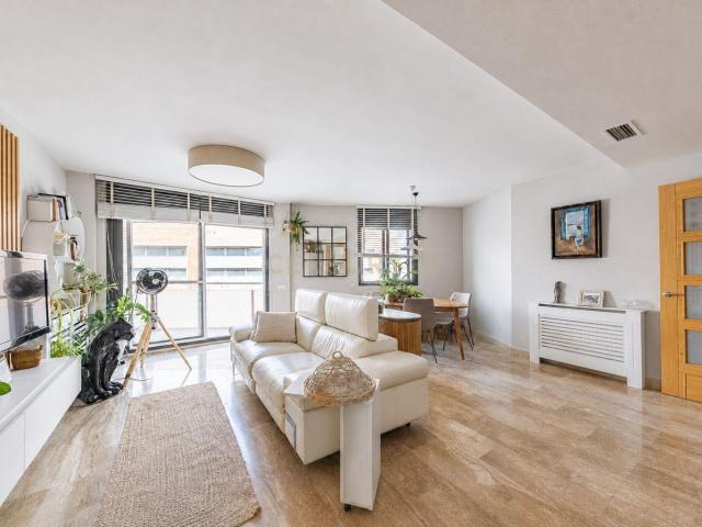 Dúplex de 4 habitaciones con ascensor y terraza en Sabadell