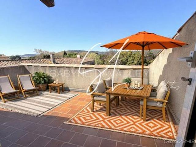 Duplex de caractère avec terrasse tropézienne ?