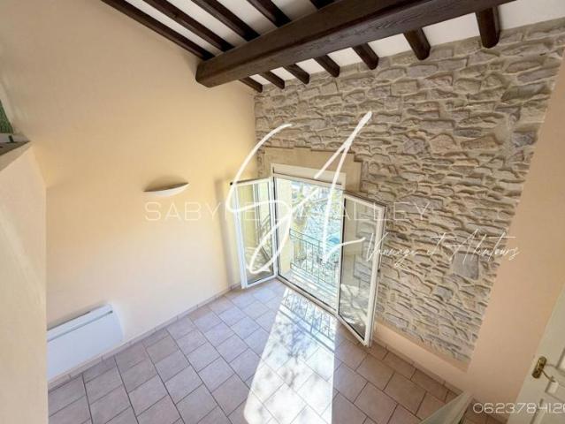 Duplex de caractère avec terrasse tropézienne ?