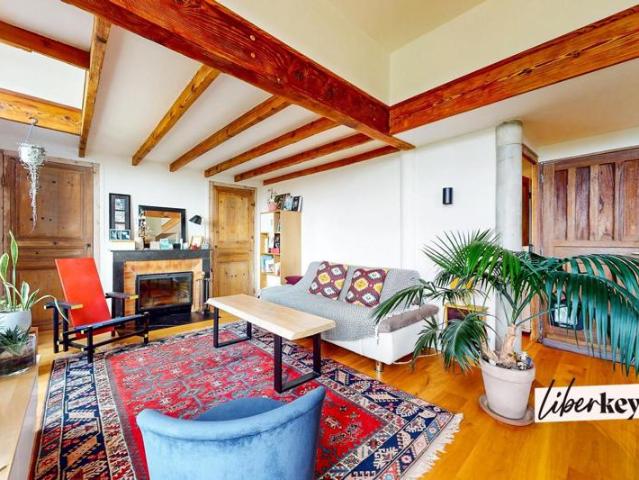 Duplex de charme de 87 m² – Dernier étage d'une maison bourgeoise – Terrasse tropézienne