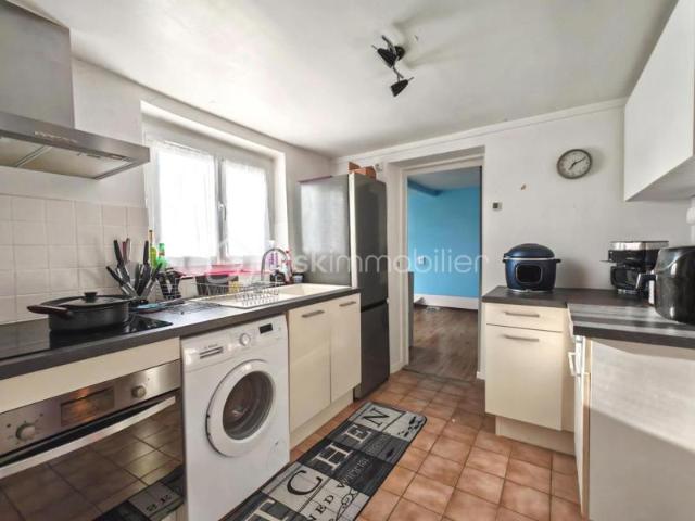 DUPLEX DE CHARME EN HYPERCENTRE – VUE TOITS & CACHET DE L’ANCIEN
