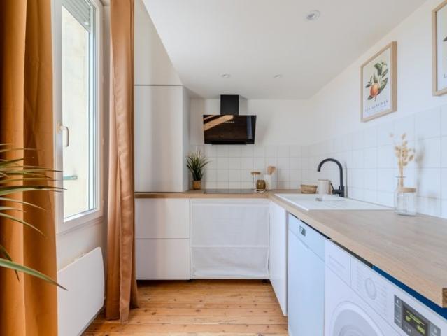 Duplex de charme 4 pièces rénové avec 3 chambres dans immeub. 66m² Bordeaux