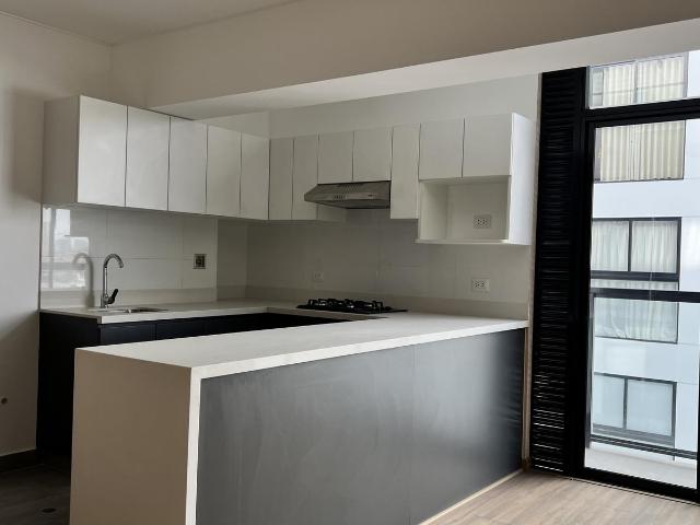 Duplex de Estreno con Balcones y Áreas Comunes